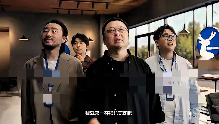 一觉醒来咖啡圈直接炸场蜜雪冰城和星巴克都被瑞幸这波操作整破防了！瑞幸直