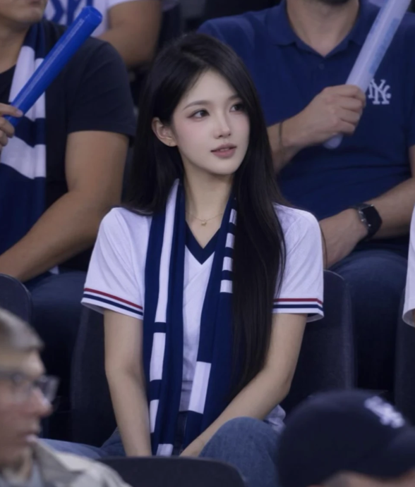 世界杯看台被抓拍了！这也太美了