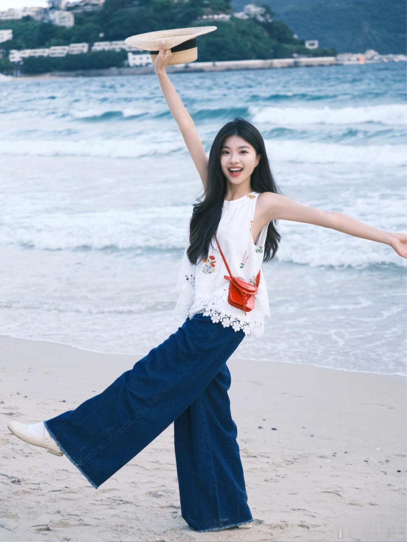 🌊海风拂过，邂逅夏日浪漫穿搭🌊💃在海边漫步，怎能少了一套应景又舒适的穿搭呢