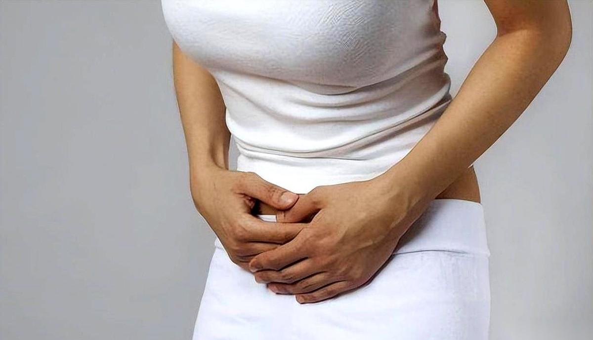 就一个喷嚏，或者大笑一声，突然感觉下面掉出来一块“肉”。别慌，也别自己吓自己。