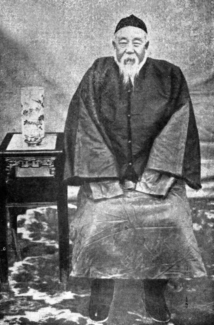 1915年，袁世凯准备称帝时，曾私下授意部下通电劝进，当时，姜桂题虽口头应允，但