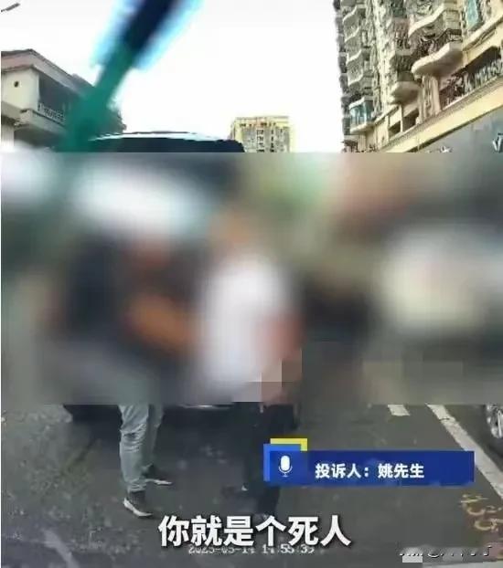 东莞奔驰哥砸车事件告诉人们以下道理：第一：如果有钱就能随意放肆的话，马云可以看