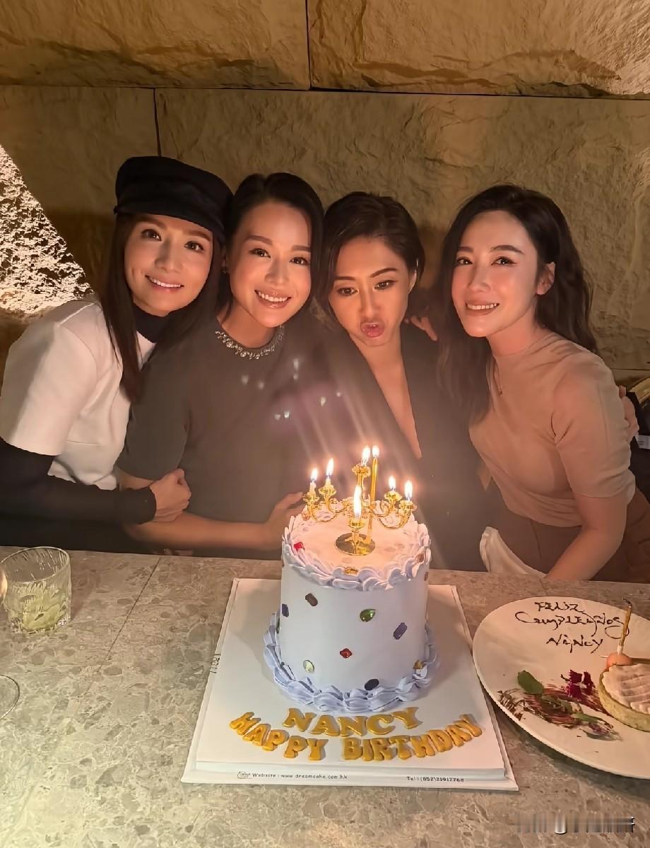 胡定欣45岁生日宴氛围感拉满！TVB好友齐聚同庆，闺蜜团合体太暖心近日，胡
