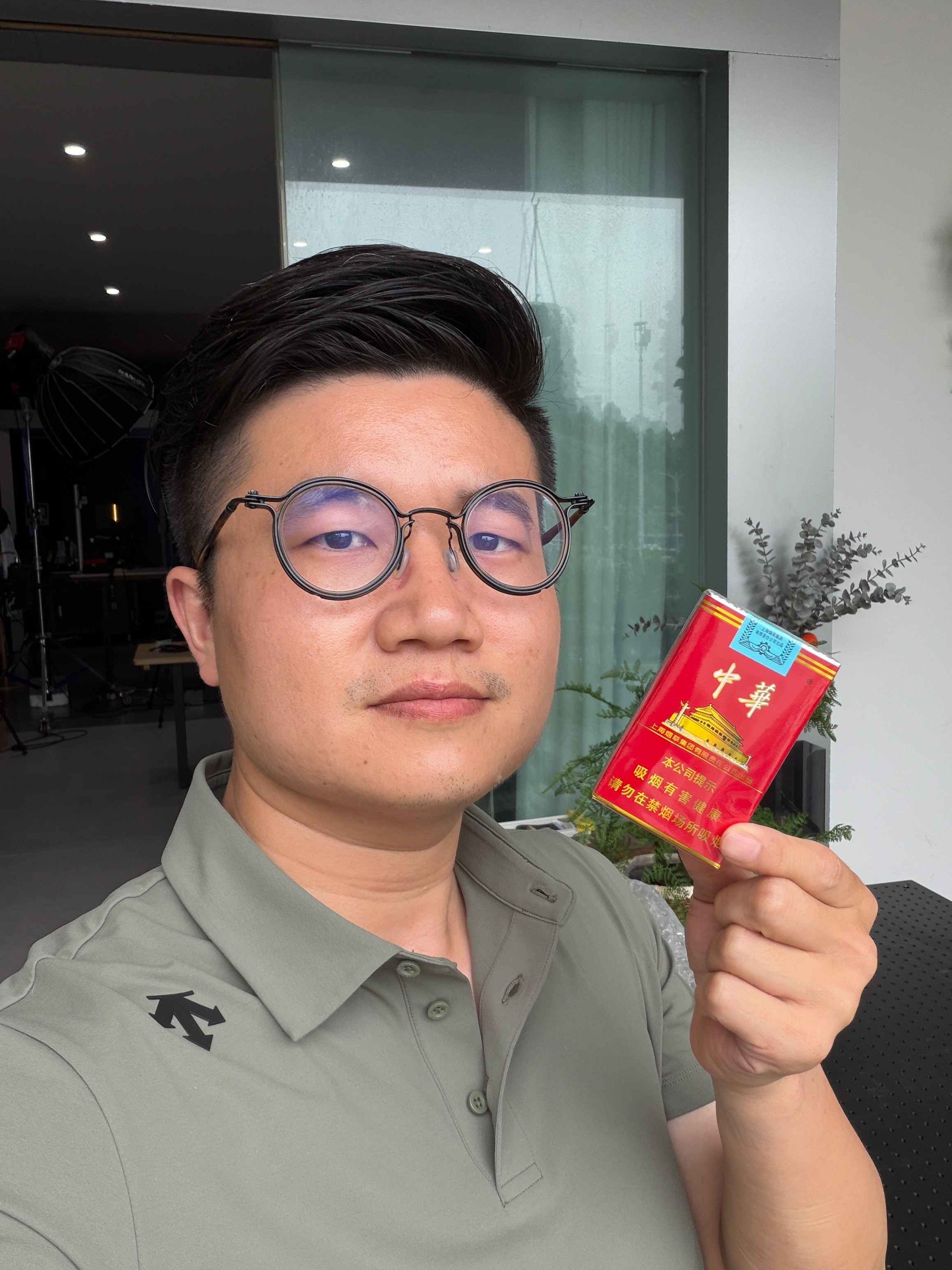 我说过、这个月要去干一件吹牛逼可以吹一辈子的事、“上5000海拔雪山点一根中华”