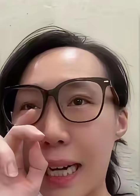 二婚组合家庭，各带一个儿子，虽说已经成了一家人，但在钱的前面，也很难真正做到一碗
