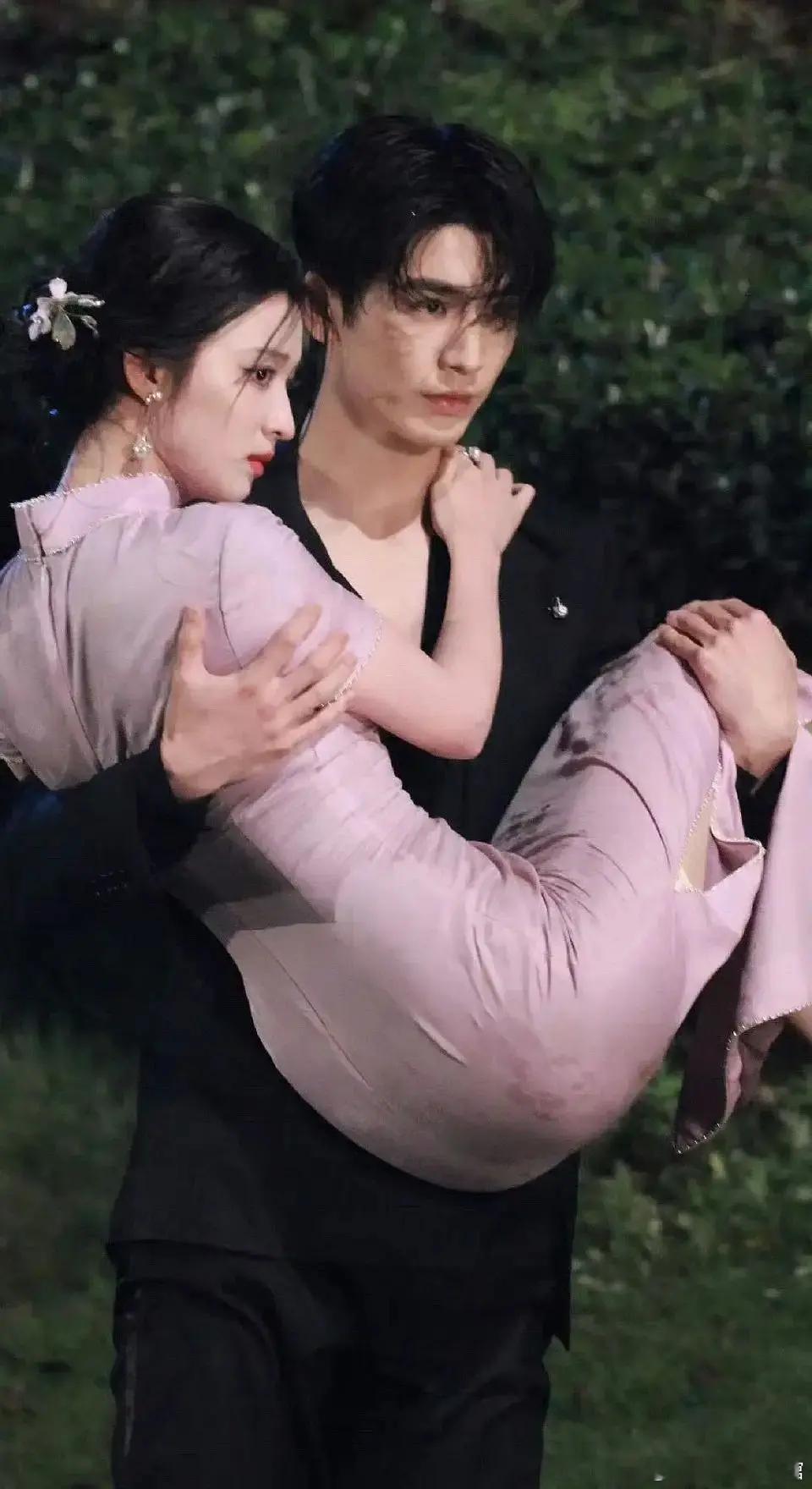 感觉这部剧应该能爆，因为男帅女美