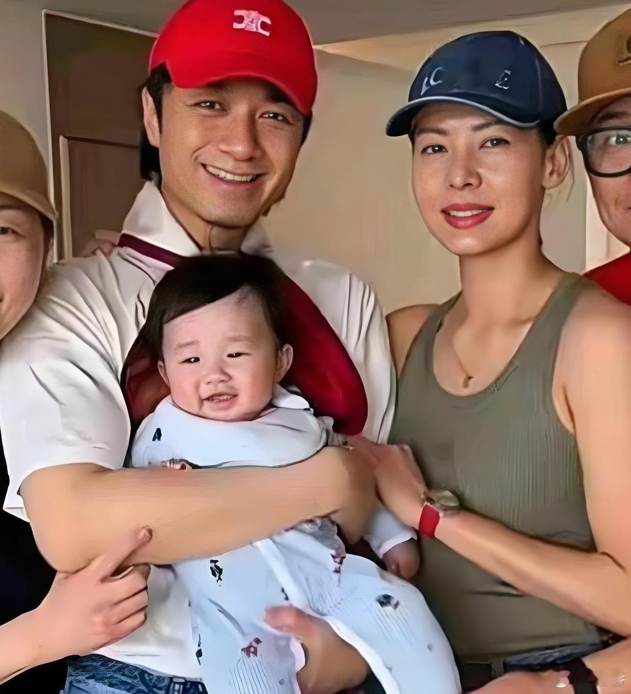 古巨基也是够牛的了，他老婆52岁生头胎，57岁又生二胎，产后才三个月，完全看不出