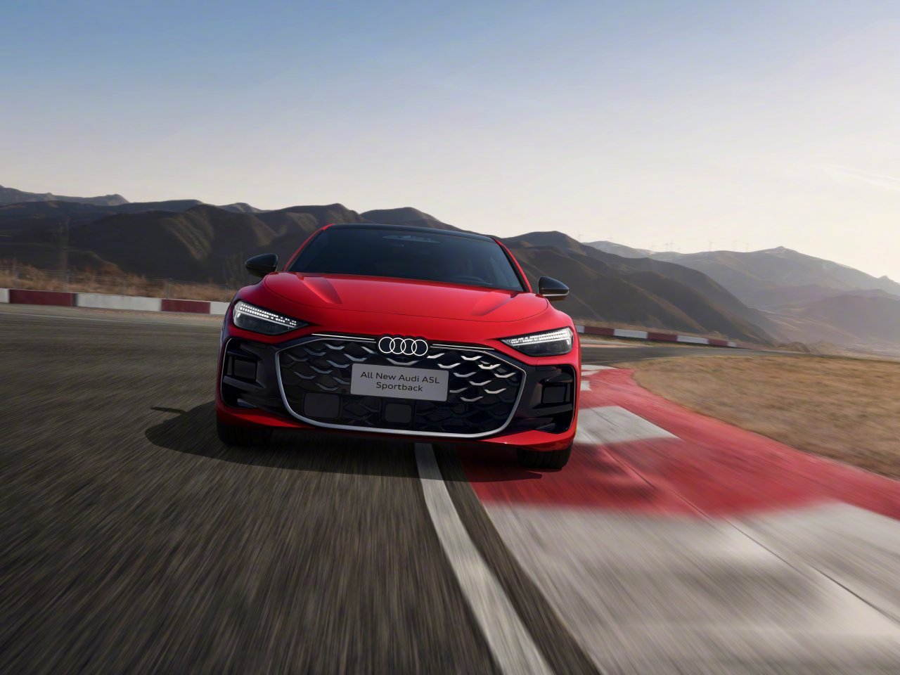 在中国，在上海，一台奥迪油车，才可以非常的智上汽奥迪A5L拥有乾崑智驾ADS，驾