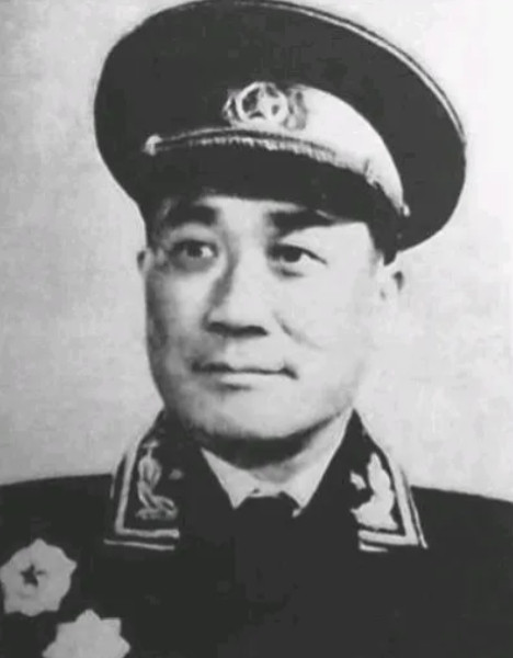 1952年，我军驻藏部队营地，1个人冲进18军军部，推开警卫员，一个箭步上前，抬