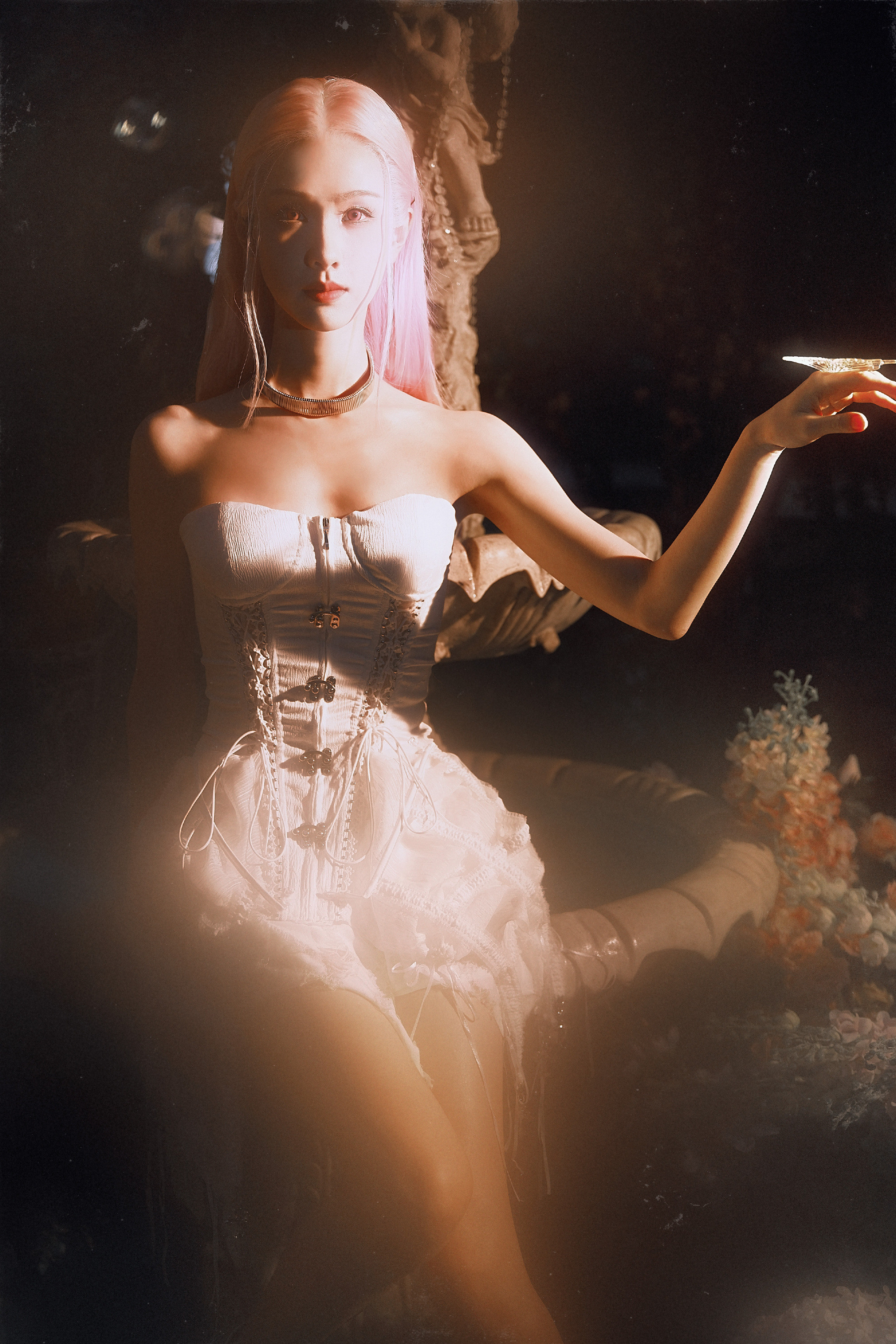 陈都灵幻梦生日周大片：紫发白裙，梦幻唯美的花园公主。陈都灵