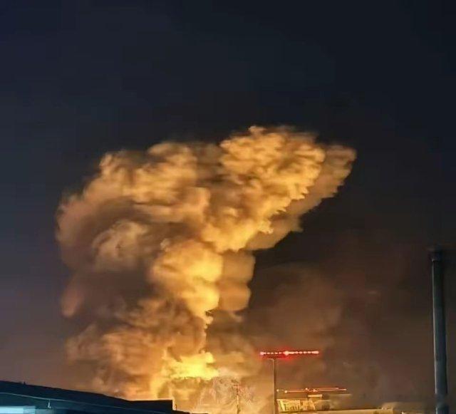 泽连斯基前面有多高兴，现在就有多惨。乌克兰炸毁俄罗斯战略轰炸机是真把普京刺痛了，