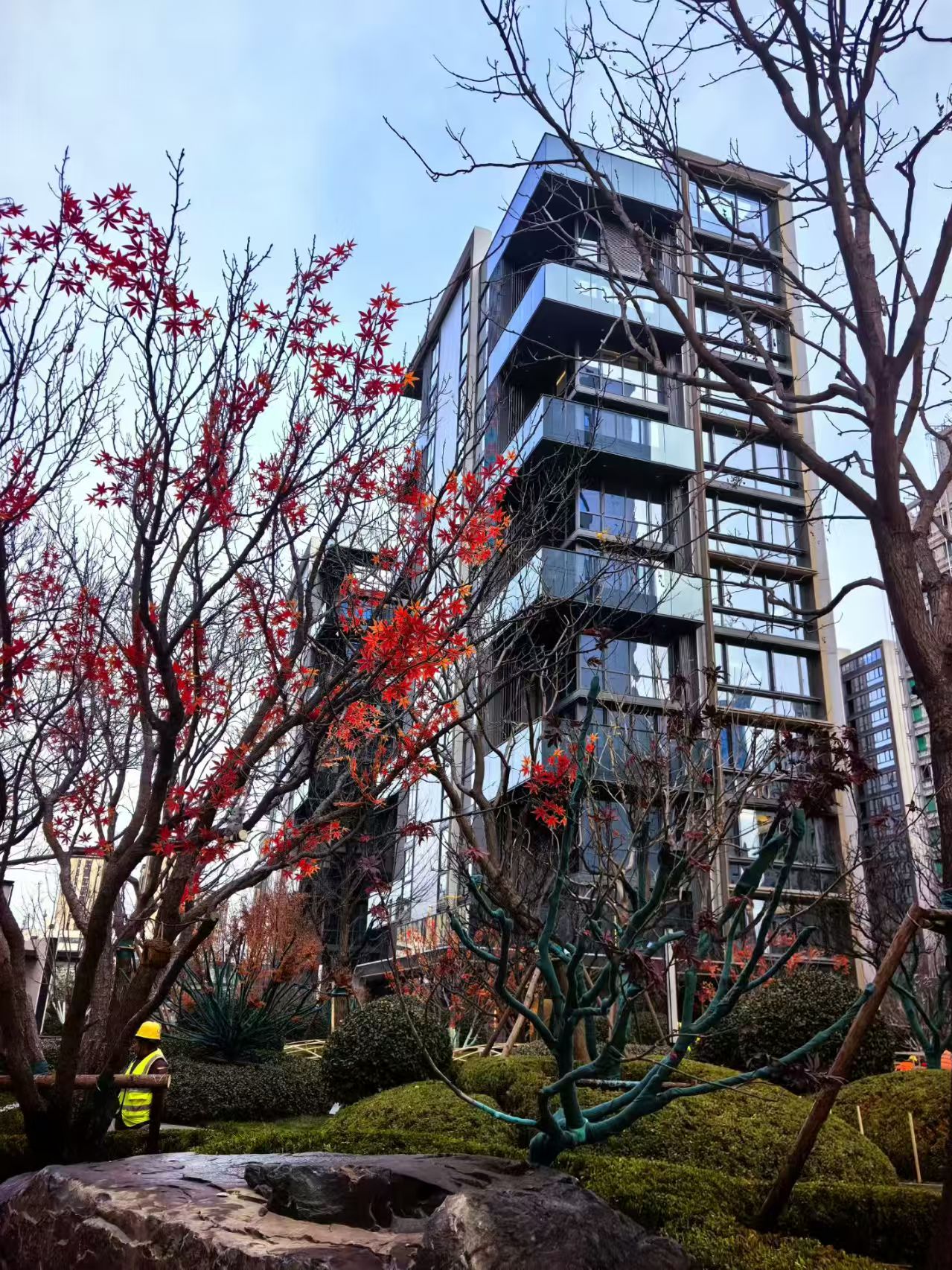 真是太给天津长脸了，不愧是天津第一豪宅、城市头盘，看看这立面，高级不高级？虽说在