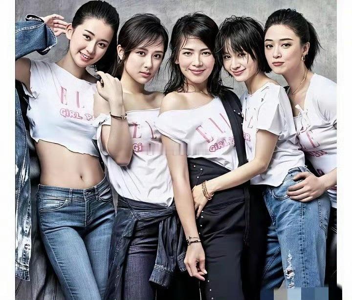 当年都市剧“欢乐颂”中五位明星的一张留影