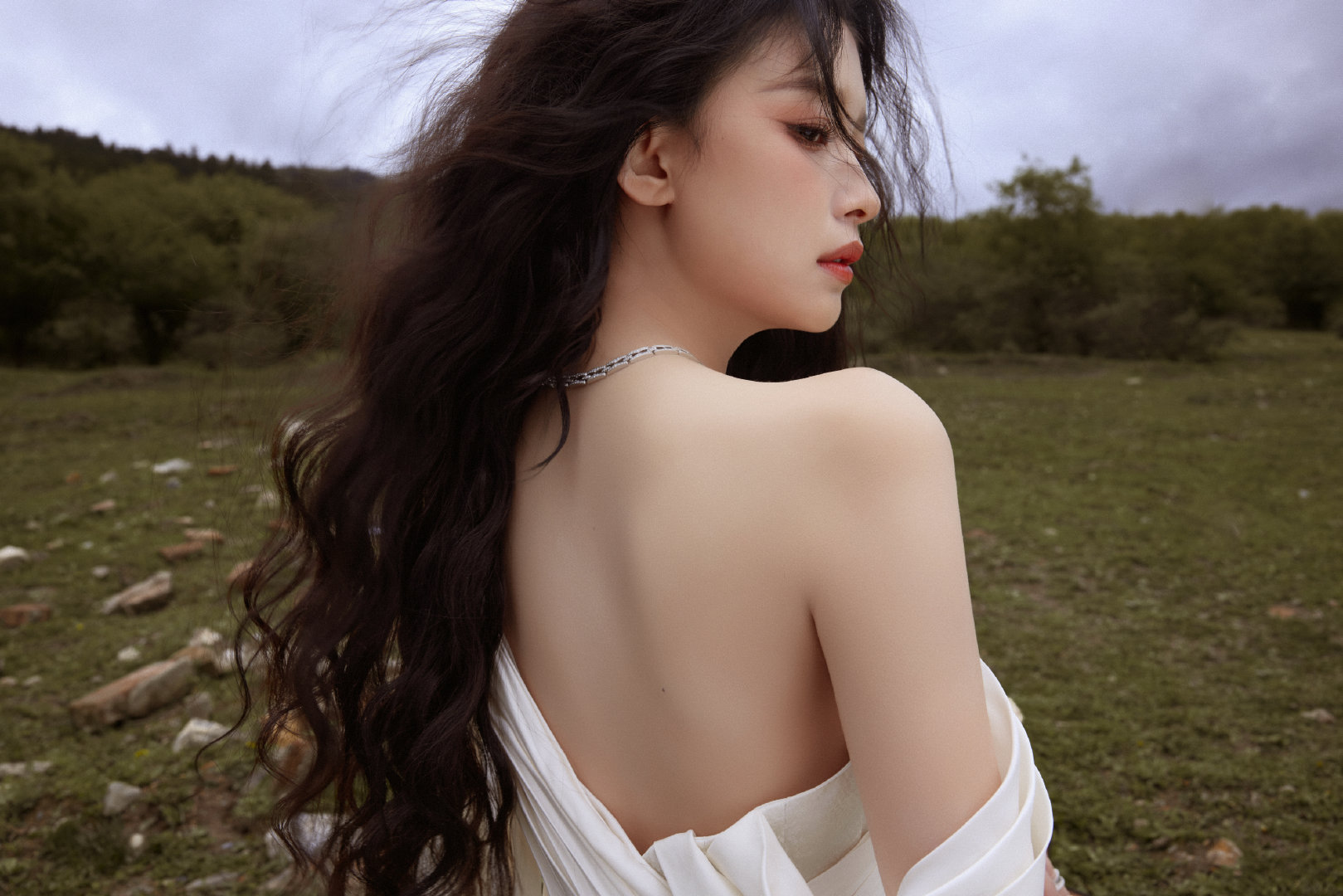 浪娱暂停孙怡回归内娱从浪姐的舞台走到电影之夜红毯，孙怡的新行程来了。一路走来进步