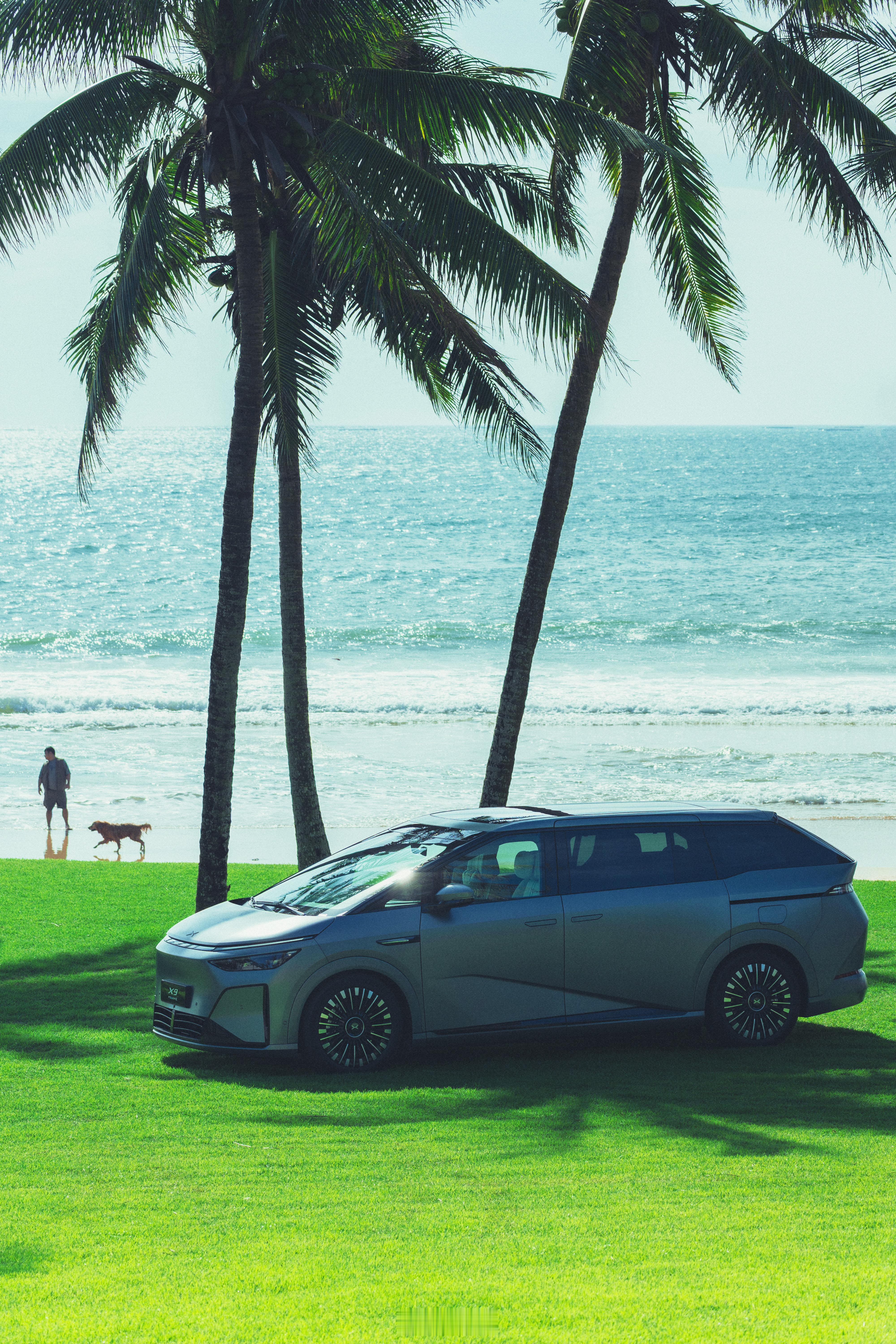 感受一下X9超级增程的【星舰美学】📷：🔴SL3-S1602公里续航