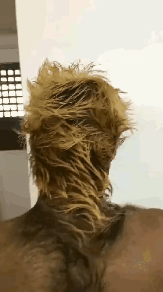 这大哥这发型一出来，一看就不一般！