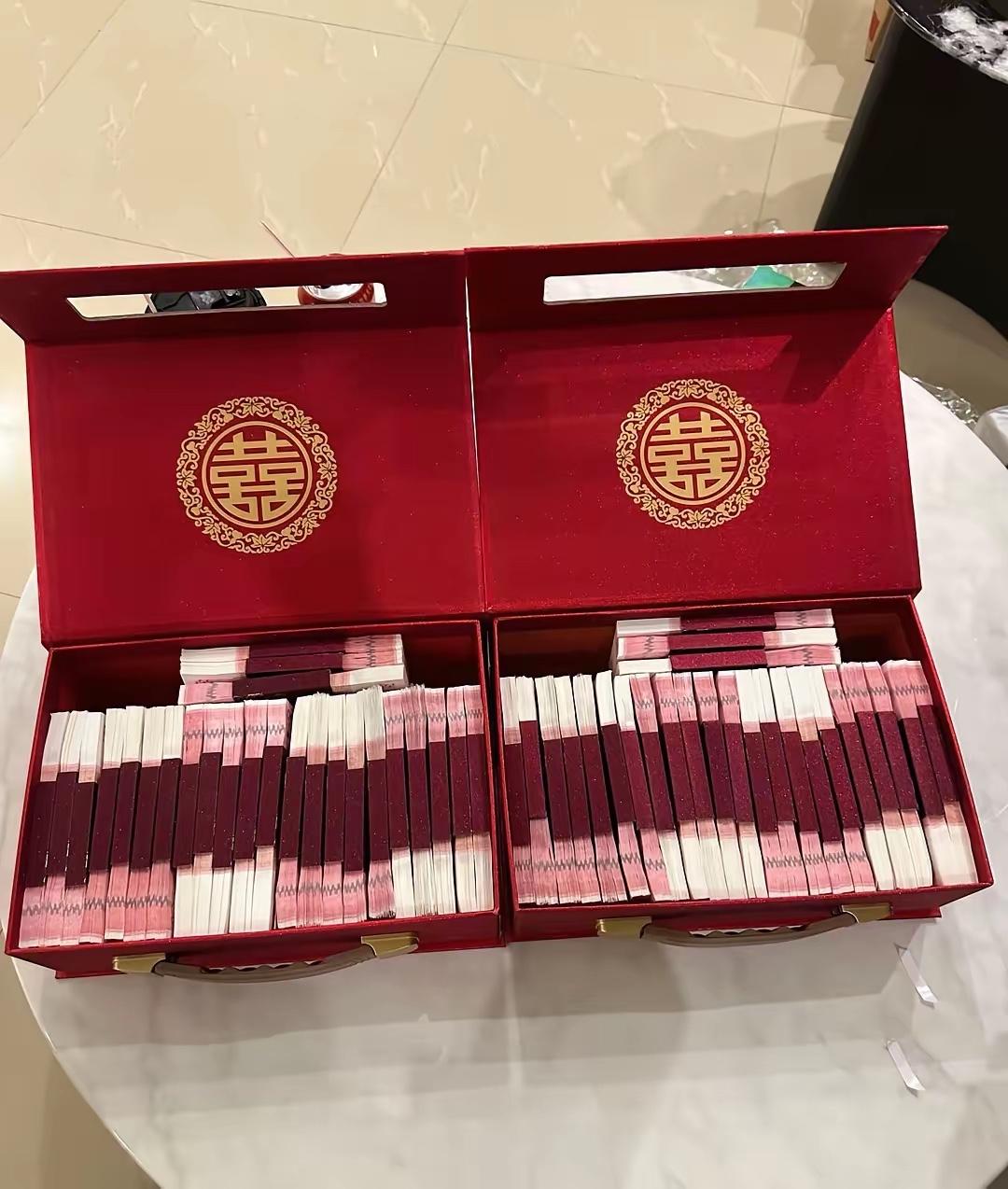 彩礼先压三年当退路，是保幸福还是毁婚姻？网友吵翻了有位女生分享了母亲独特的彩