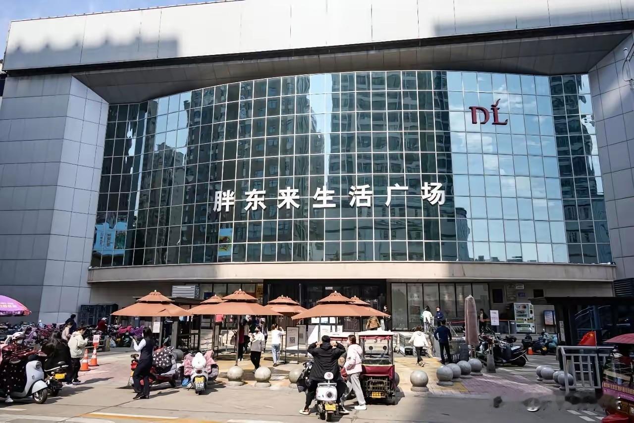 胖东来不是差钱，而是咽不下这口气，所以才忍痛割爱关掉许昌的生活超市。许东来当