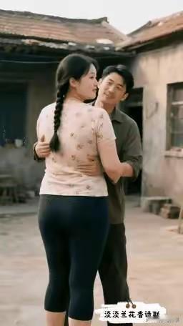 小兄弟你身板太瘦小了，人瘦力气弱，你抱不动她，别逞能了，弄不好俩个人会摔倒。大姐