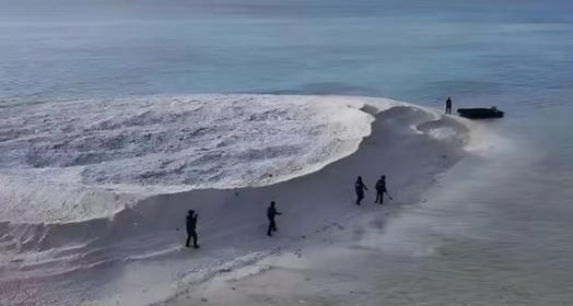 死性不改，菲律宾动手了，非法偷入中国领土菲律宾这回真是胆大包天，竟然派人偷偷