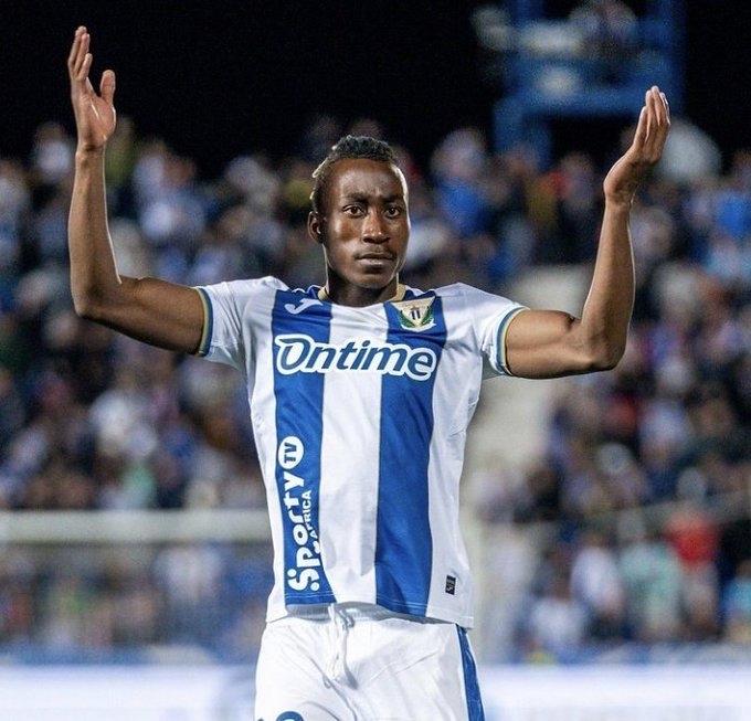 从曼联冬窗开始，基本可以确定阿莫林认为去年买的2个左翼卫，都不能达到他的要求，因