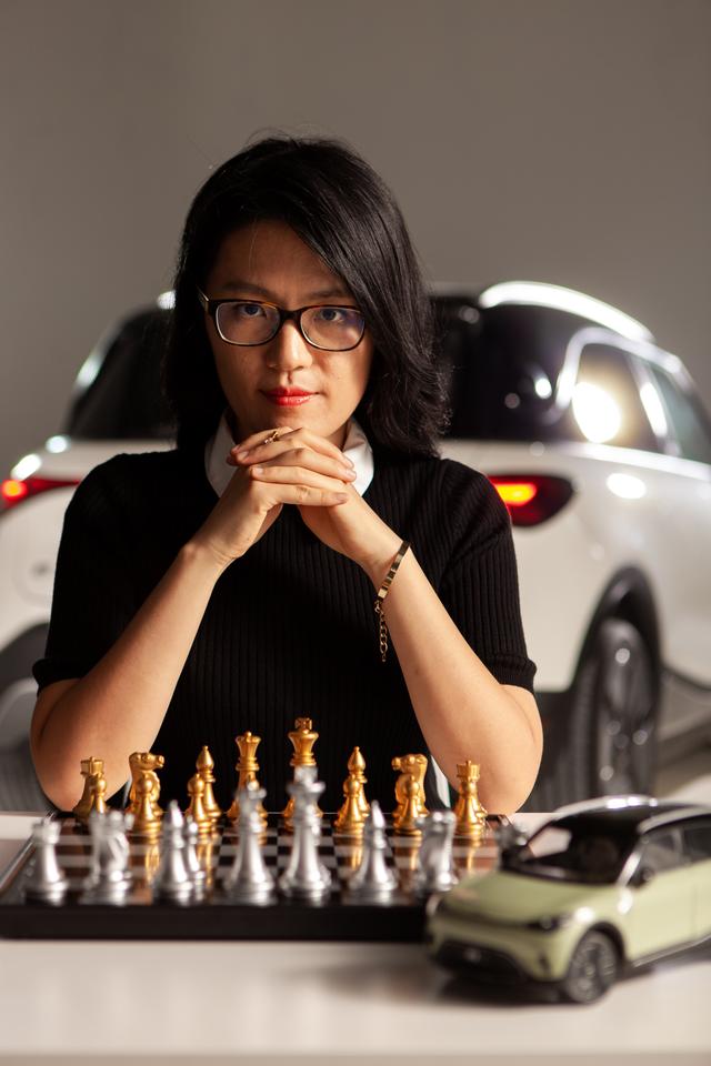 侯逸凡连续十年位居国际象棋女子排行榜世界第1!截至2025年11月，侯逸凡已