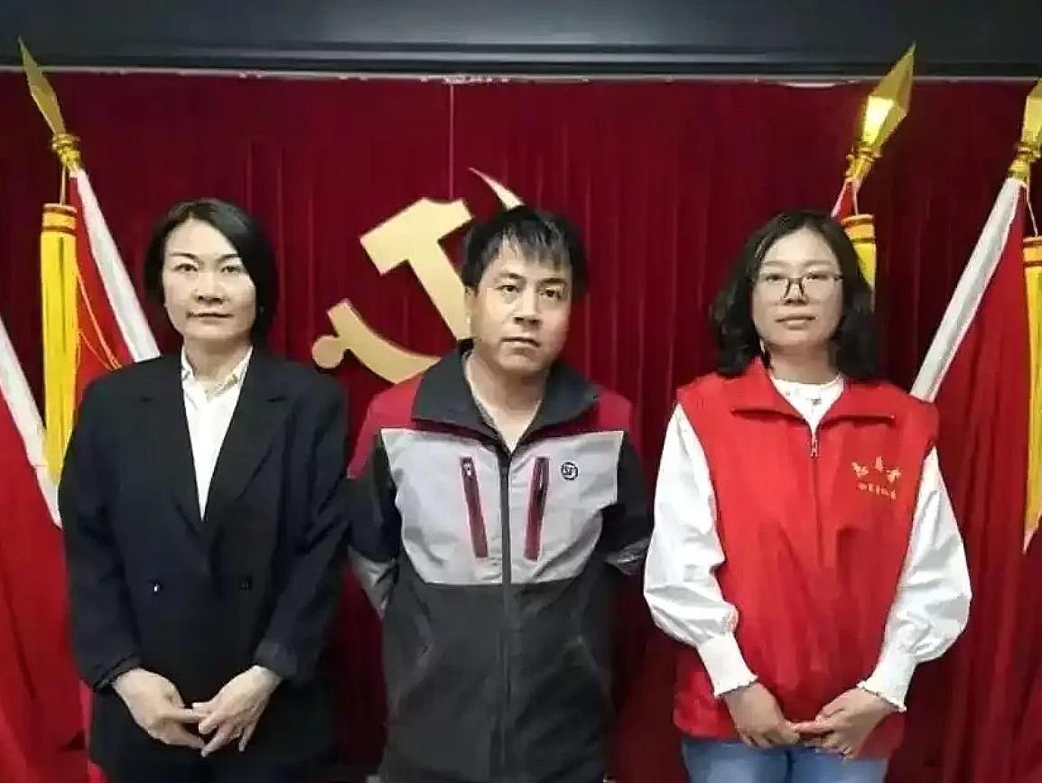 电梯与“墓穴”！近日，北京平谷区一女子，竟然被困自家电梯一
