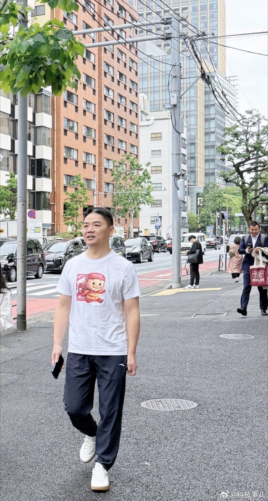 好家伙，看我在街上碰到了谁[doge]​​​