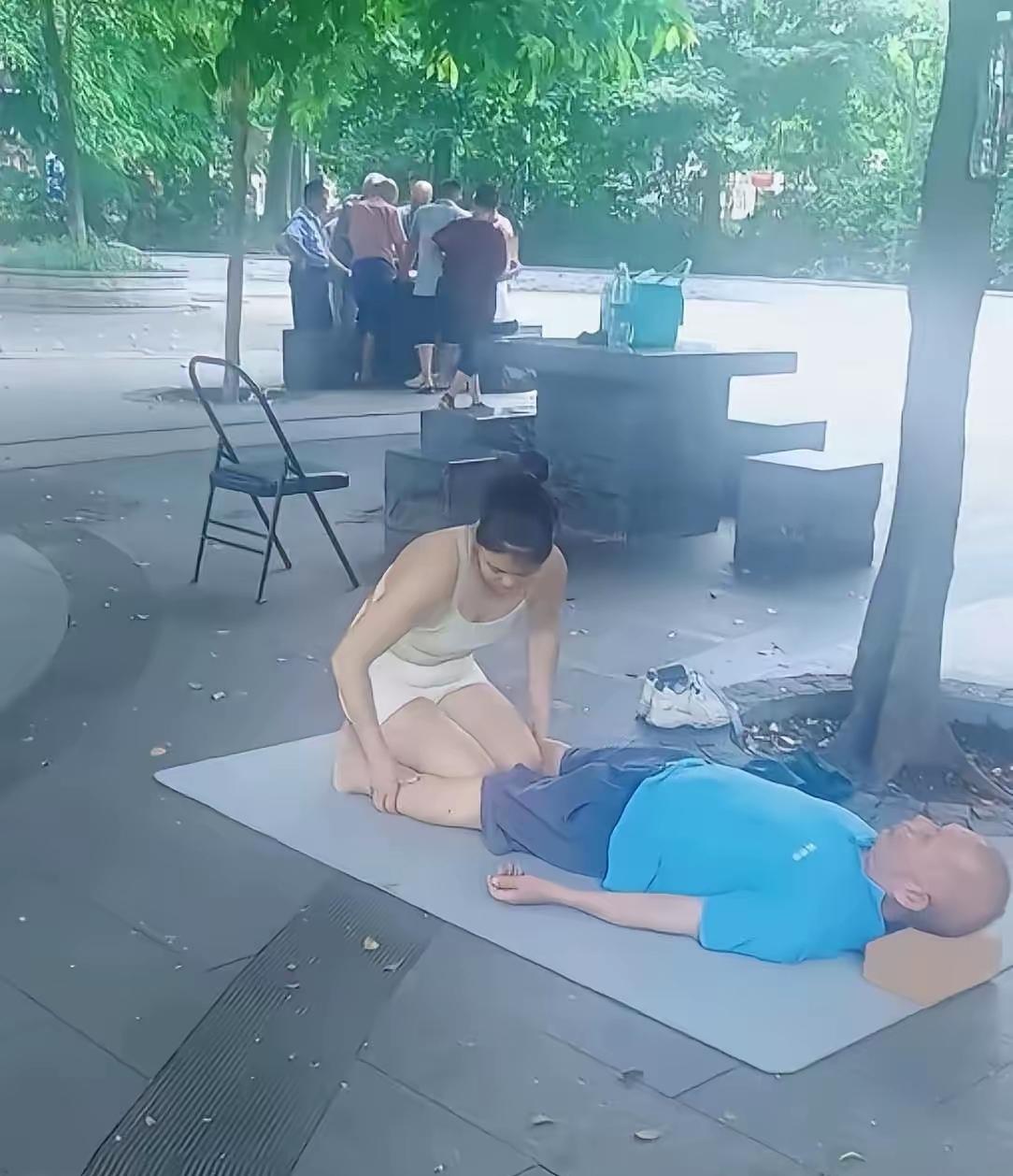 都退休了，啥都看通透了，大爷的退休金就是这样消费了，你又找不出人家的毛病退休老