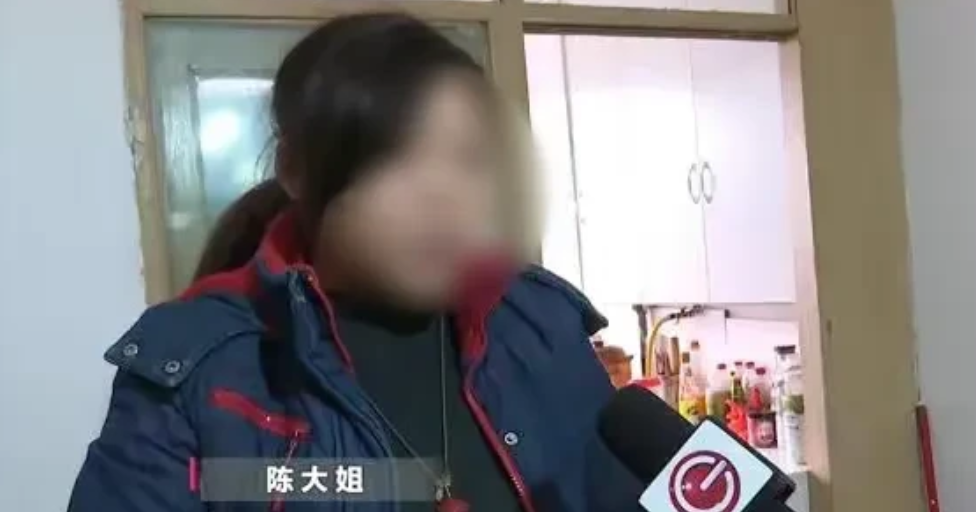 贵州贵阳，一名女子的丈夫去世后，带着女儿一起生活，日子过得非常艰难，可谁曾想到，