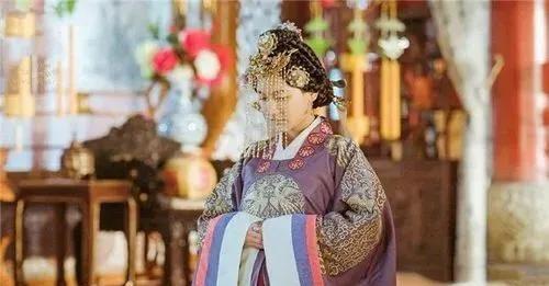 1408年，朝鲜为永乐大帝朱棣进献了5位绝色美人，其中一位深受朱棣宠爱，结果却在