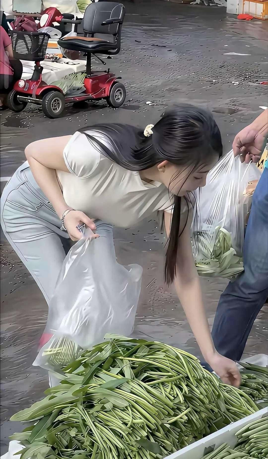 这个在我们这叫空心菜，你们那怎么叫？