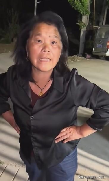 小故事！老壳子气势汹汹地来找李佳，冲着李佳就乱嚷嚷，你整天在