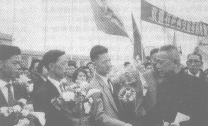 1964年4月，大批巴西军警突然闯入新华社巴西分社，将两名外交官在内的9名中方驻