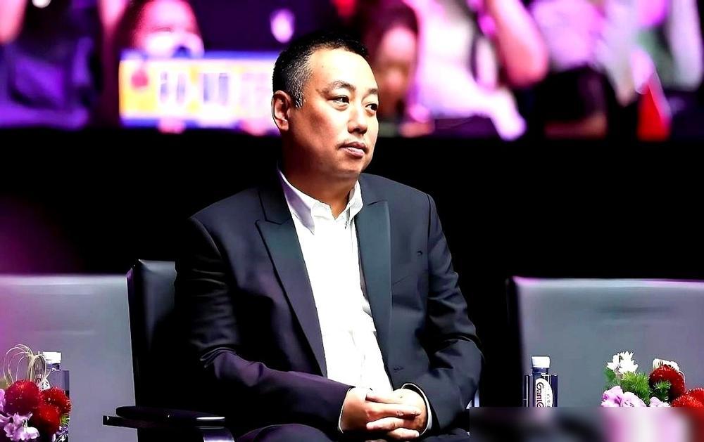 好多人还在那儿瞎琢磨，刘国梁为啥不当乒协主席了？​我跟你说，根儿上就想错了。