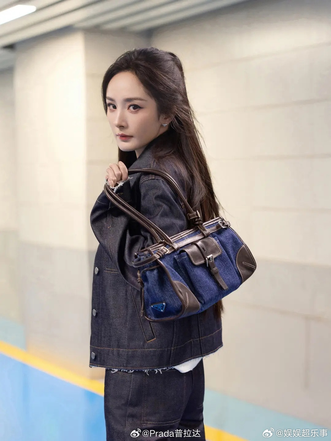 很难看的一套......prada给的搭配杨幂没办法换么......