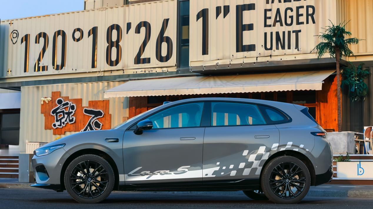 10万出头，有哪些年轻人专属的纯电轿车？说到这类车，我知道很多人的第一反应