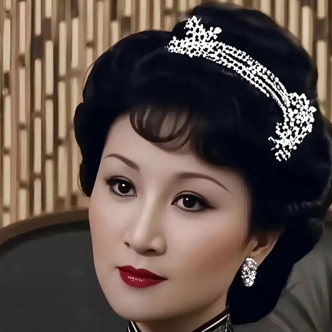 狄波拉的16年隐忍，被谢霆锋一句话彻底说透谢霆锋曾坦言，母亲狄波拉无比伟大