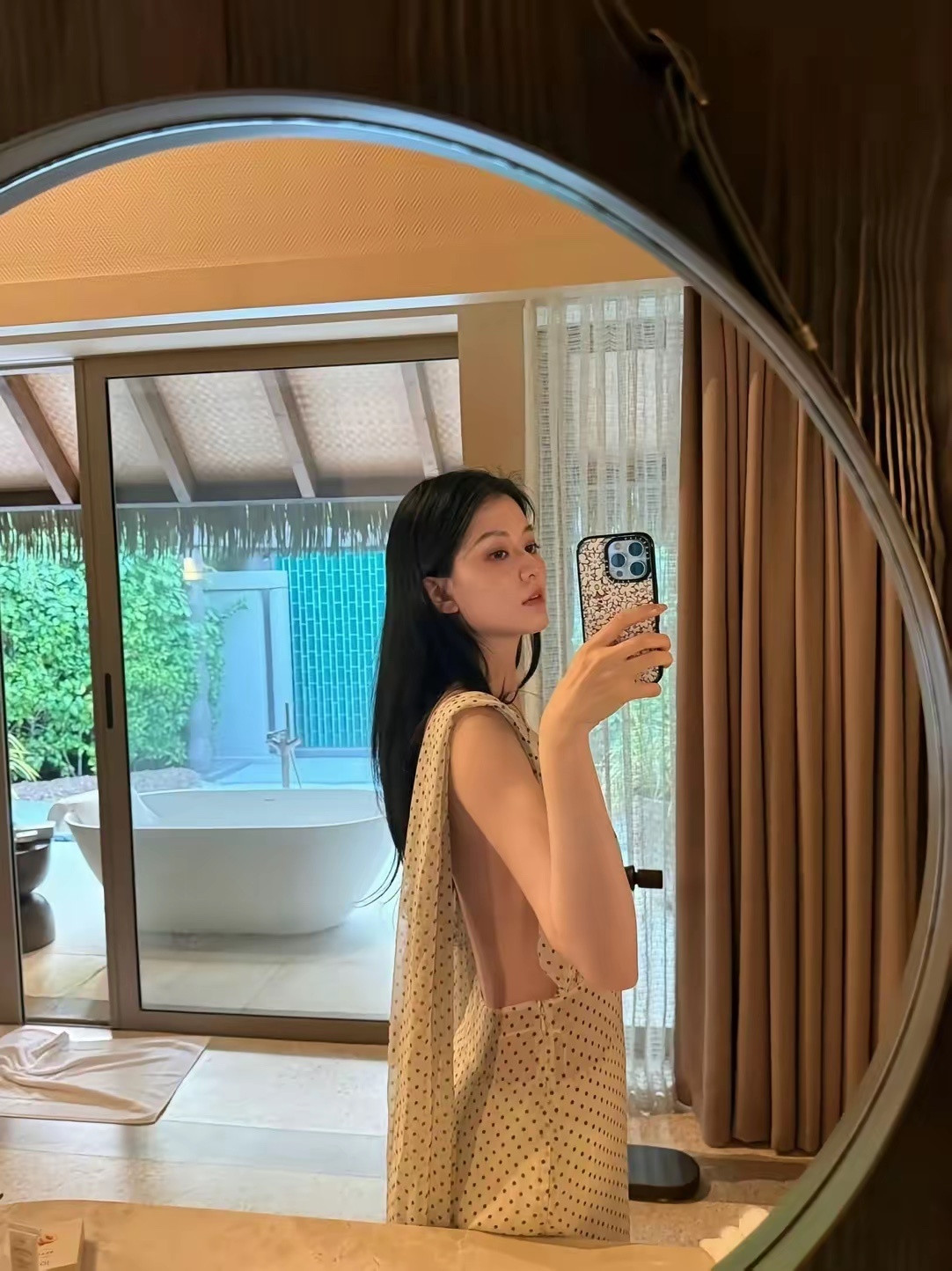 乔欣婚后首晒马尔代夫度假照！从“关雎尔”到豪门阔太，脸上这变化太明显了！