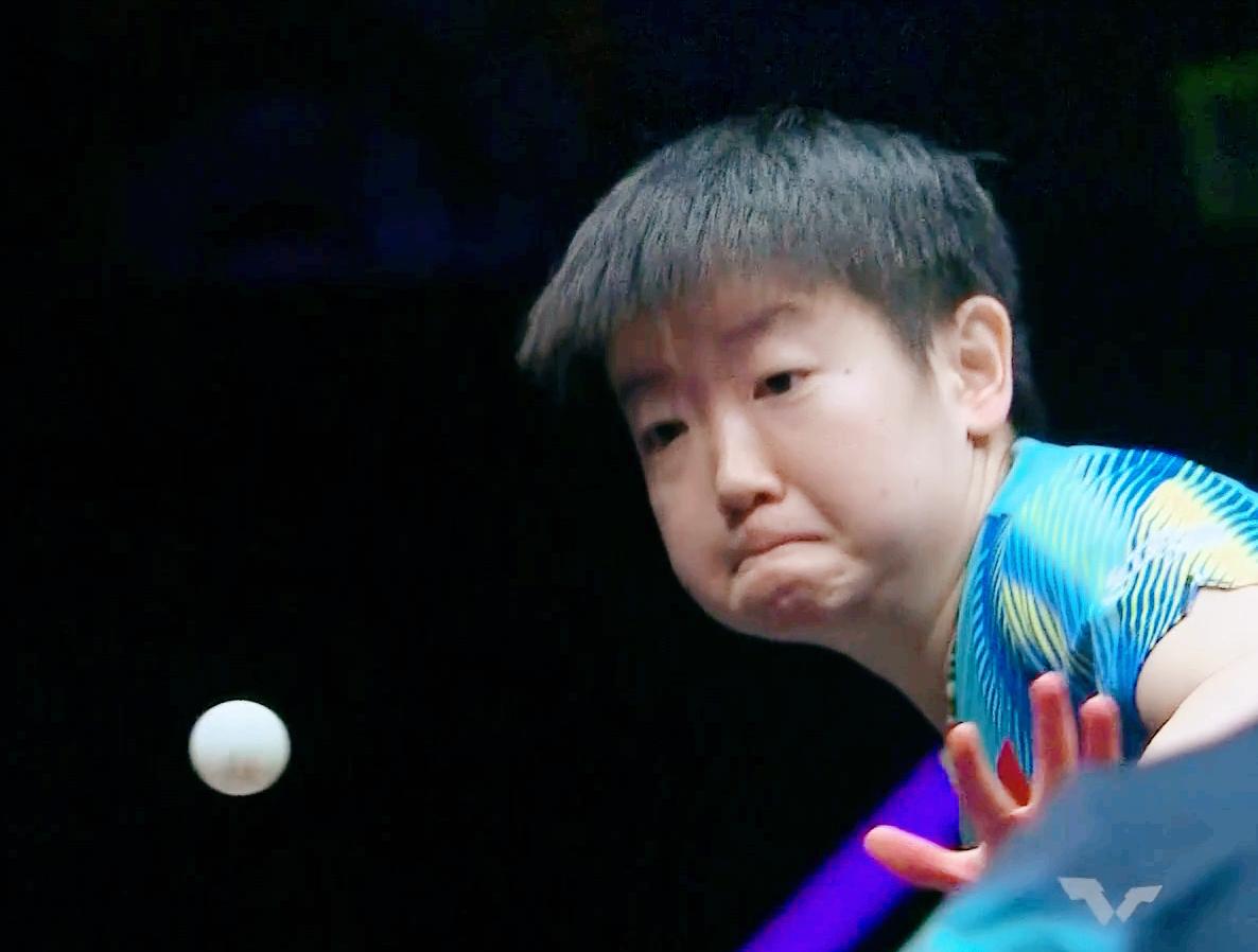 关键时刻，朱芊曦怎么突然发了正手短？被莎莎连赢2球，3:0拿下。两人都不吃