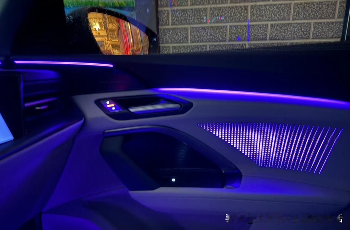 很久没有开这么好开的燃油车了。全新一代奥迪Q5L。底盘质感依然是德系豪华那种非