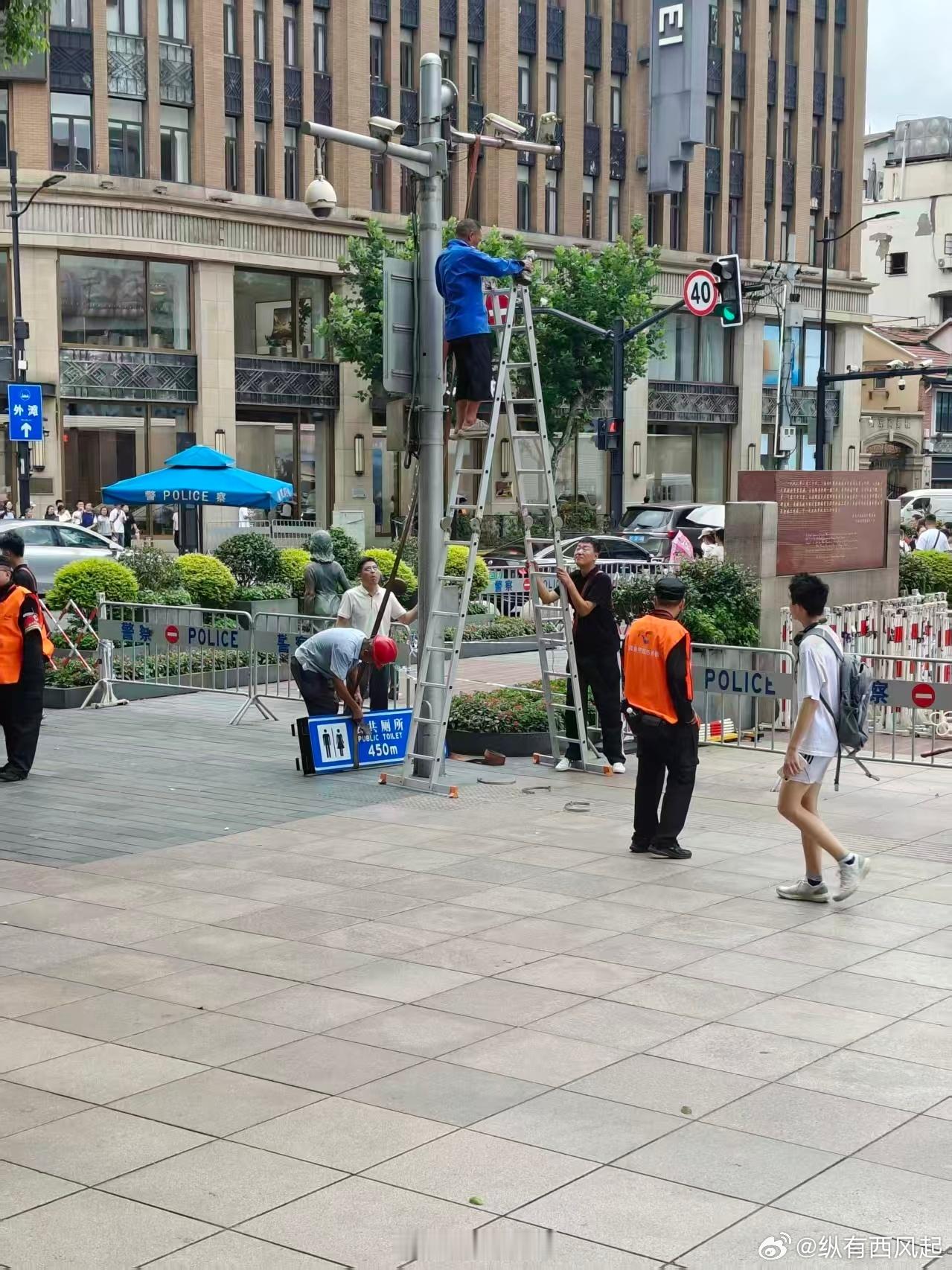 就因为一张错位照片，这个公共厕所指示牌被拆掉了？[捂脸哭]​​​