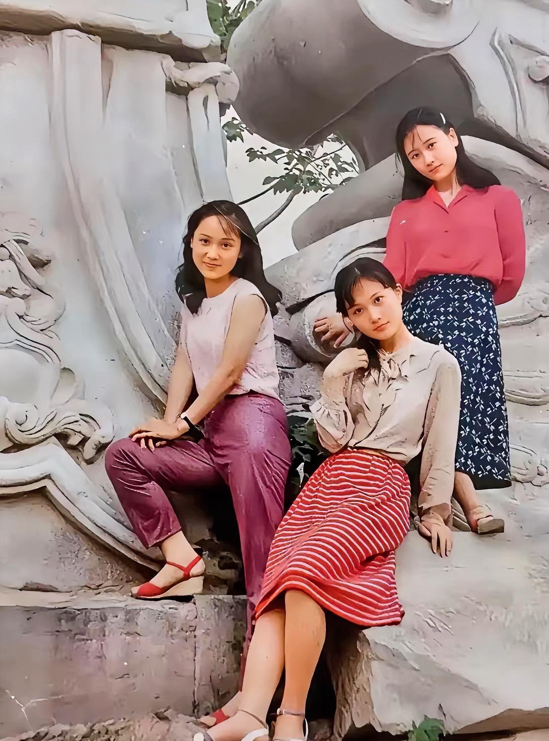 不是我吹！我敢说，这张照片里的三个大美女，如果你能认出二个，我估计，你已经古来稀
