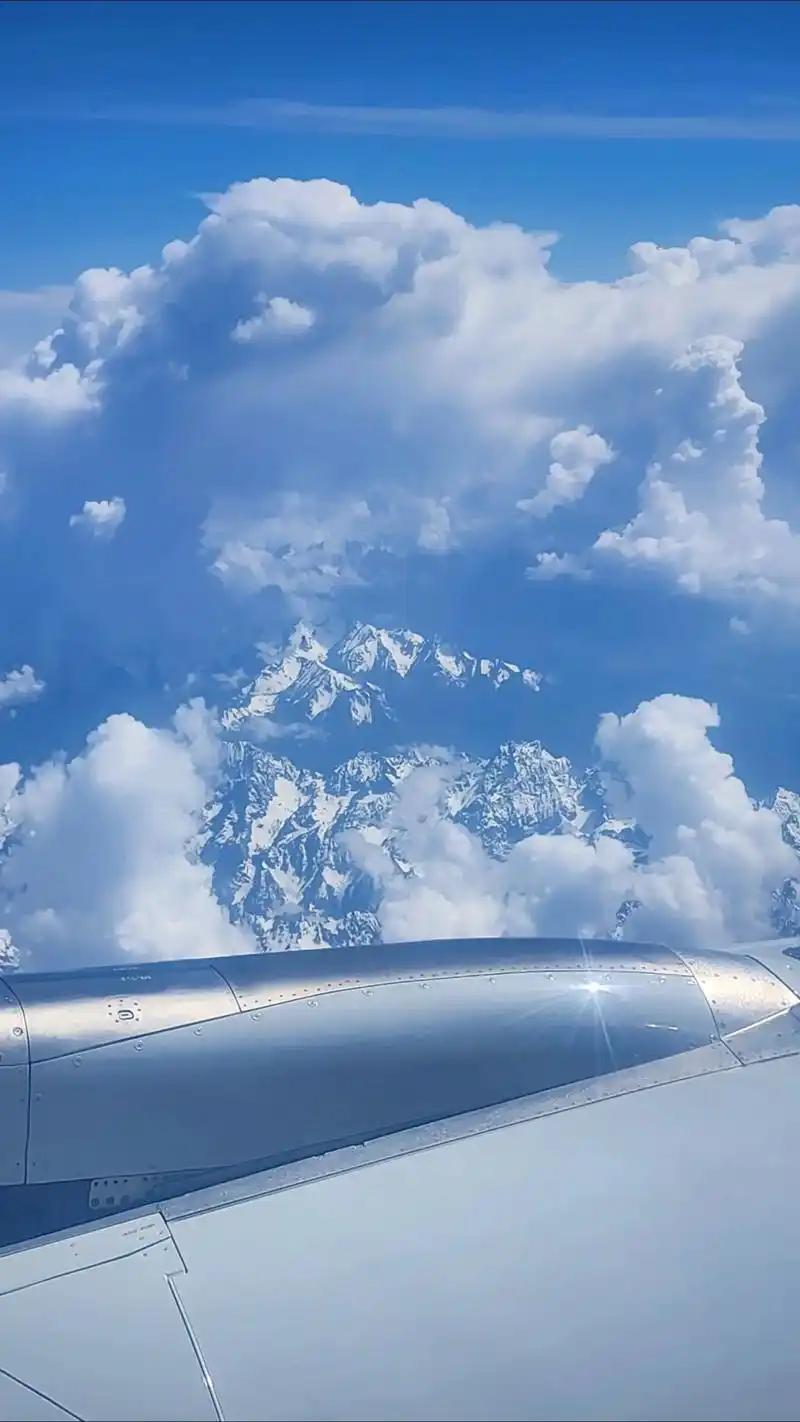 待人温和却不爱扎堆，这种人到底是什么性格？生活里总有一类人特别矛盾：对你