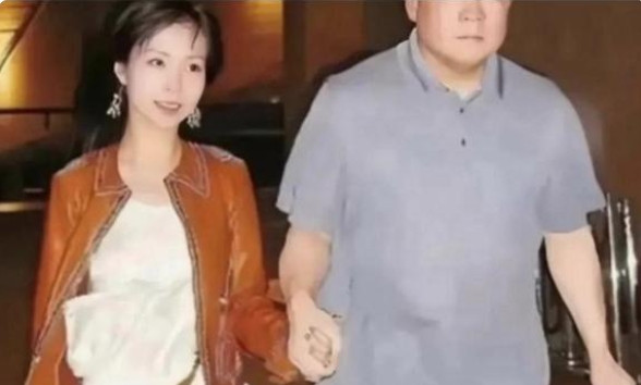有一回，主持人问张晋：“你老婆蔡少芬以前被刘銮雄包养过，分开时还拿了1.6亿分手