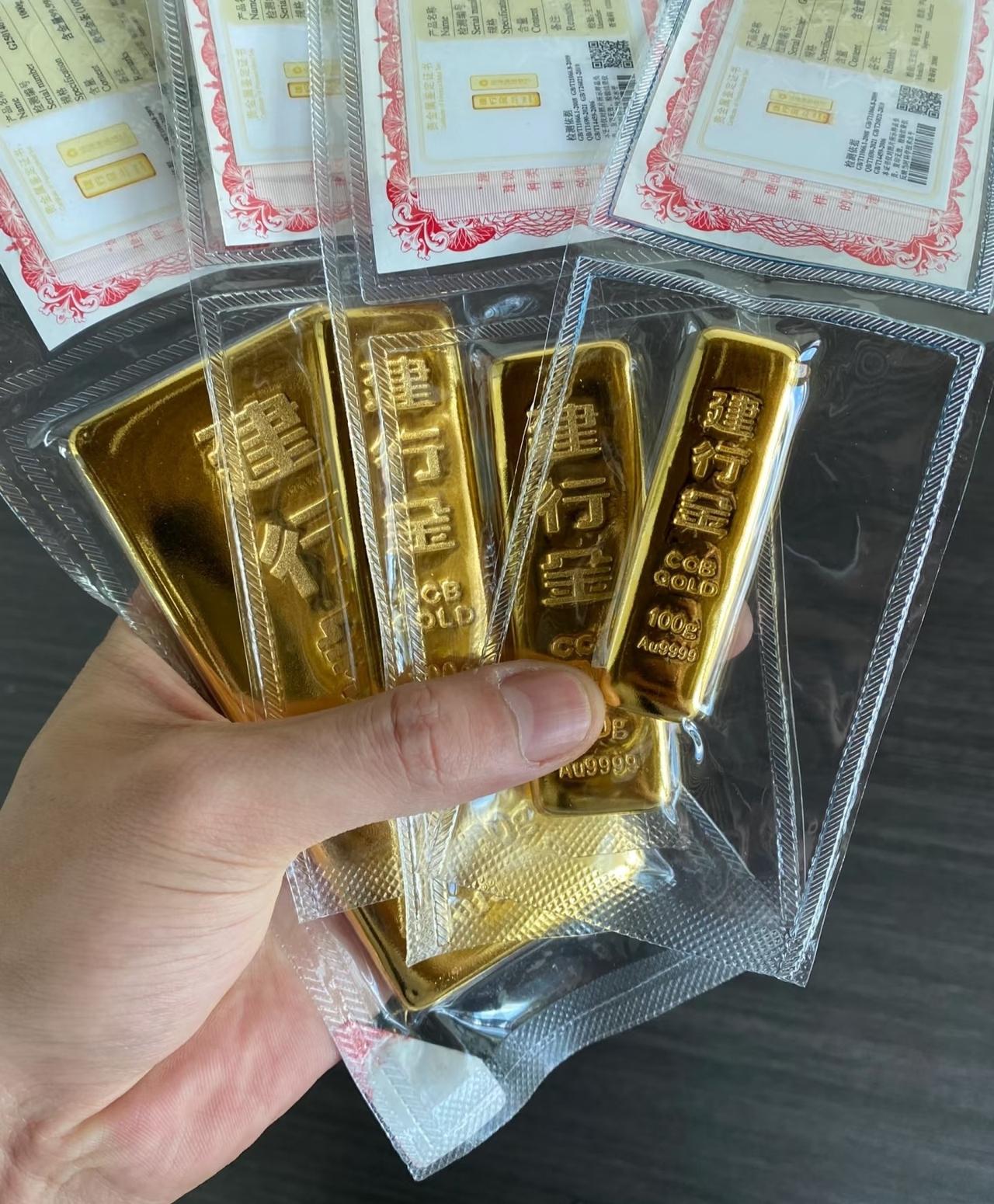 今一睁眼囤大量黄金的要哭晕了金价跟坐过山车似的，上周还在968，结果今天周