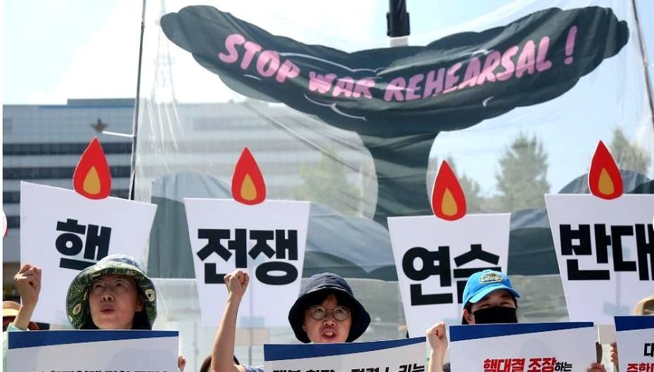 美国在韩国的驻军多达2.8万人，这群美国大兵吃着韩国的饭，泡着韩国的妞，拿着韩国