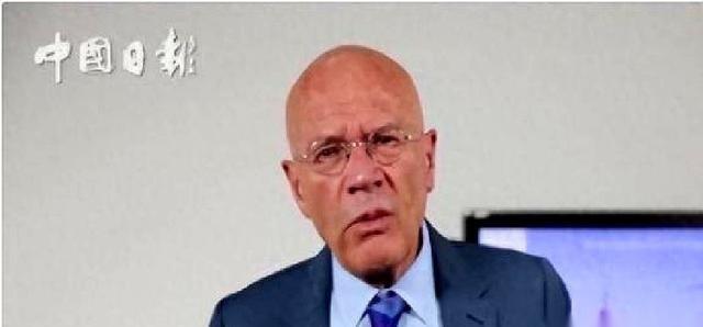 有个美国学者把窗户纸捅破了，说得特直白：美国现在追着我们咬，不是因为我们做错了什