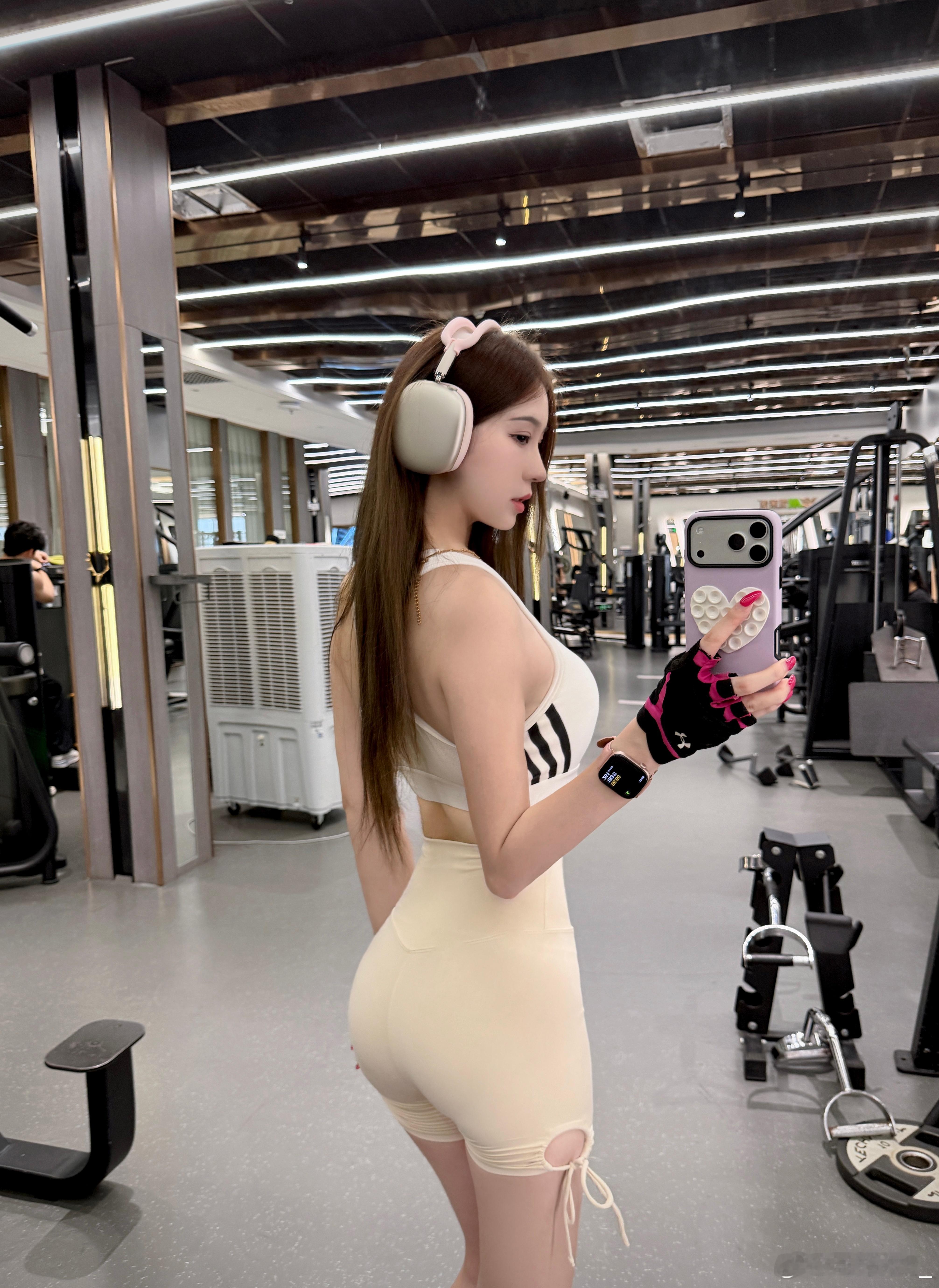 年纪轻轻就应该去健身啊🏋🏻♀️健身好多年了但很少记录穿上美腻健身服终于想起来