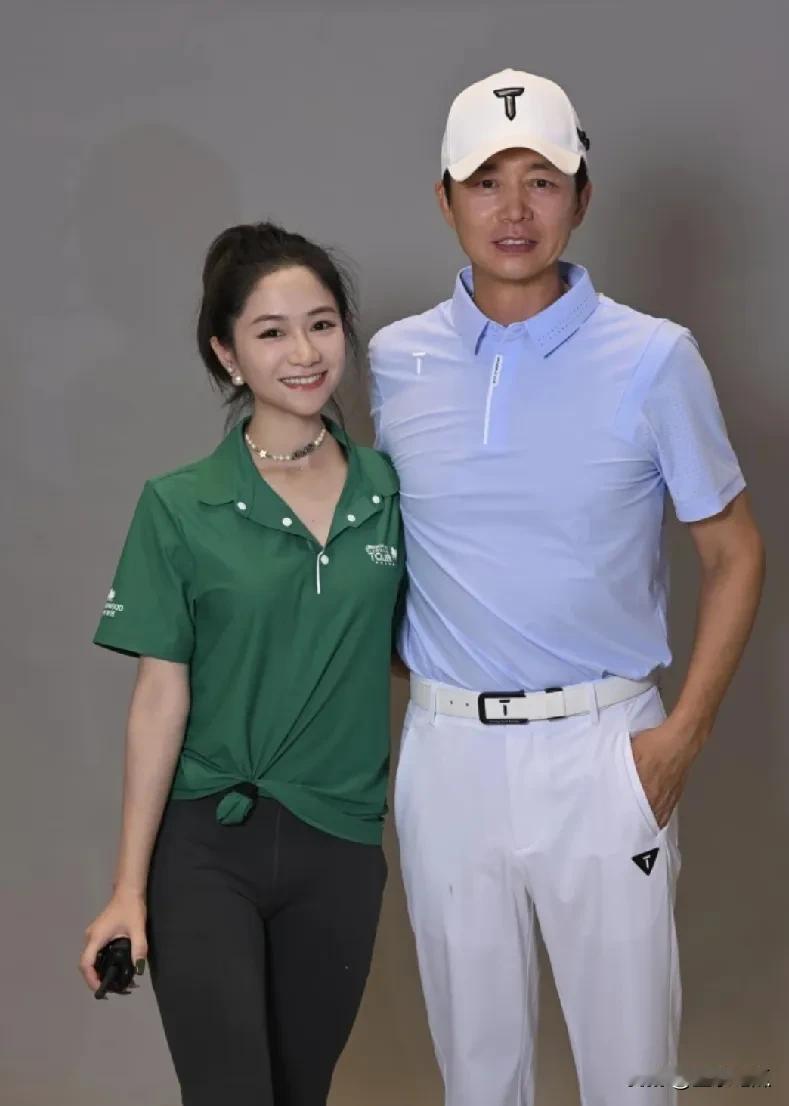 刘奕君真的是越看越帅！他从年轻时就开始在演艺圈摸爬滚打，在《琅琊榜》《伪装者》这